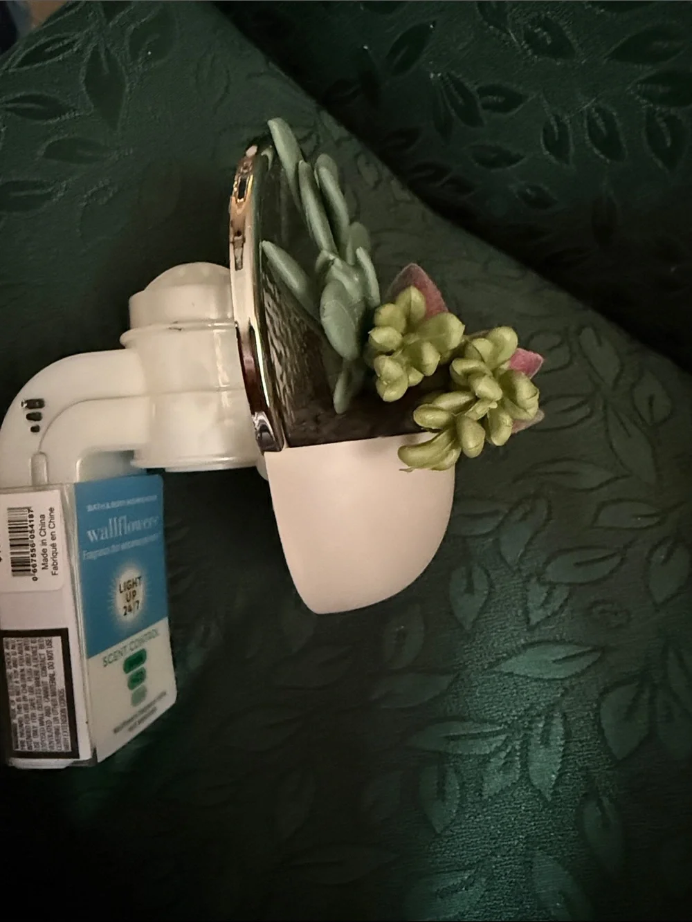 NWT Bath & Body Works Succulent Plants with Green Foliage.  Scent Control light.